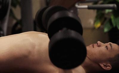 撸铁教程初级练胸,纯新手小白如何练胸