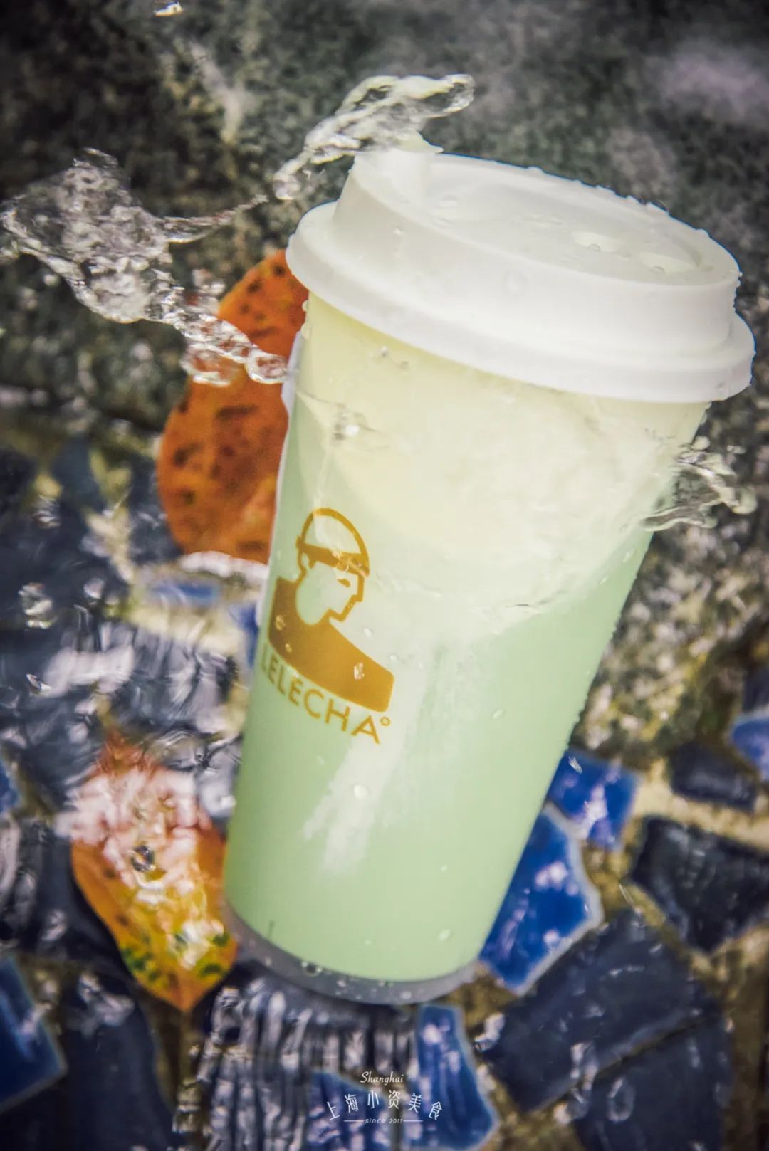 网红饮料喝起来,中药奶茶网红饮品