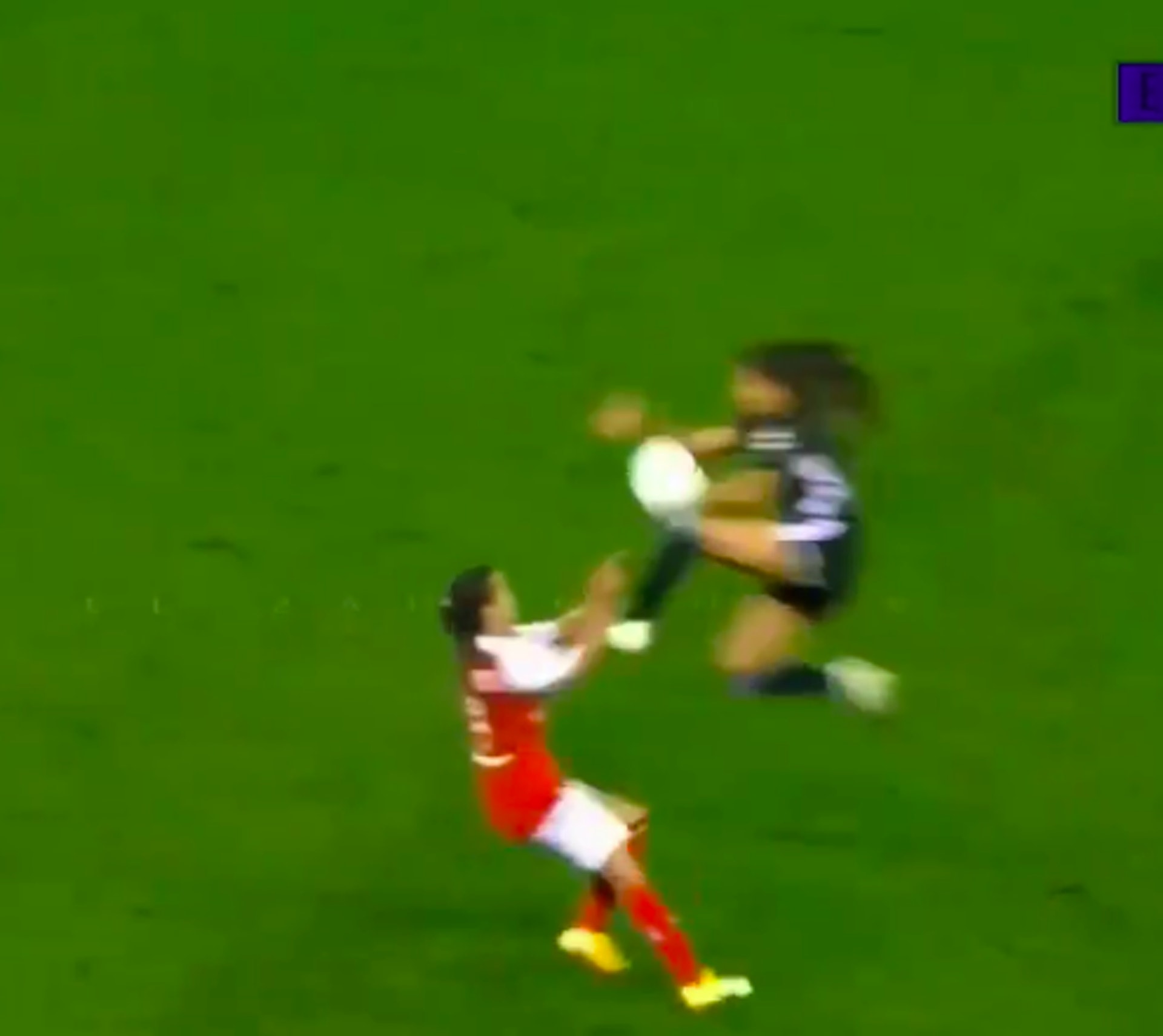 法甲*力暴**不断,男足完了到女足,尼斯队美女球员遭对手飞踢险毁容