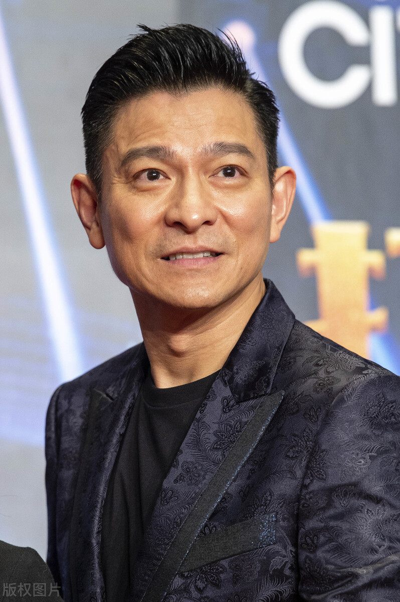 网红脸和真正的美人区别,现在的网红脸图片有多假