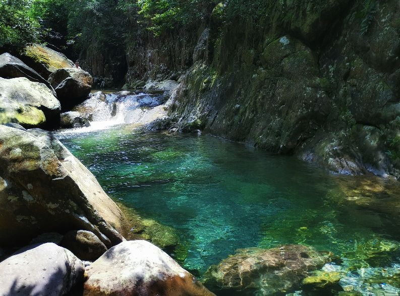 武宁牛鼻孔溯溪被困,武宁牛鼻孔溯溪潜水