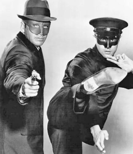 李小龙从叶问背后走过去,李小龙从徒弟到守墓人