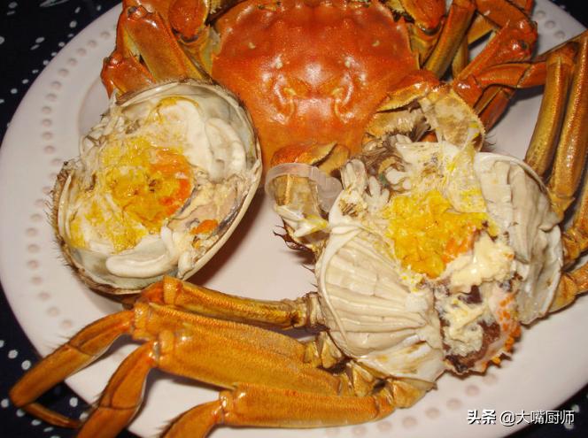 怎么蒸大闸蟹不掉腿不流黄,水煮大闸蟹怎么做不会流黄