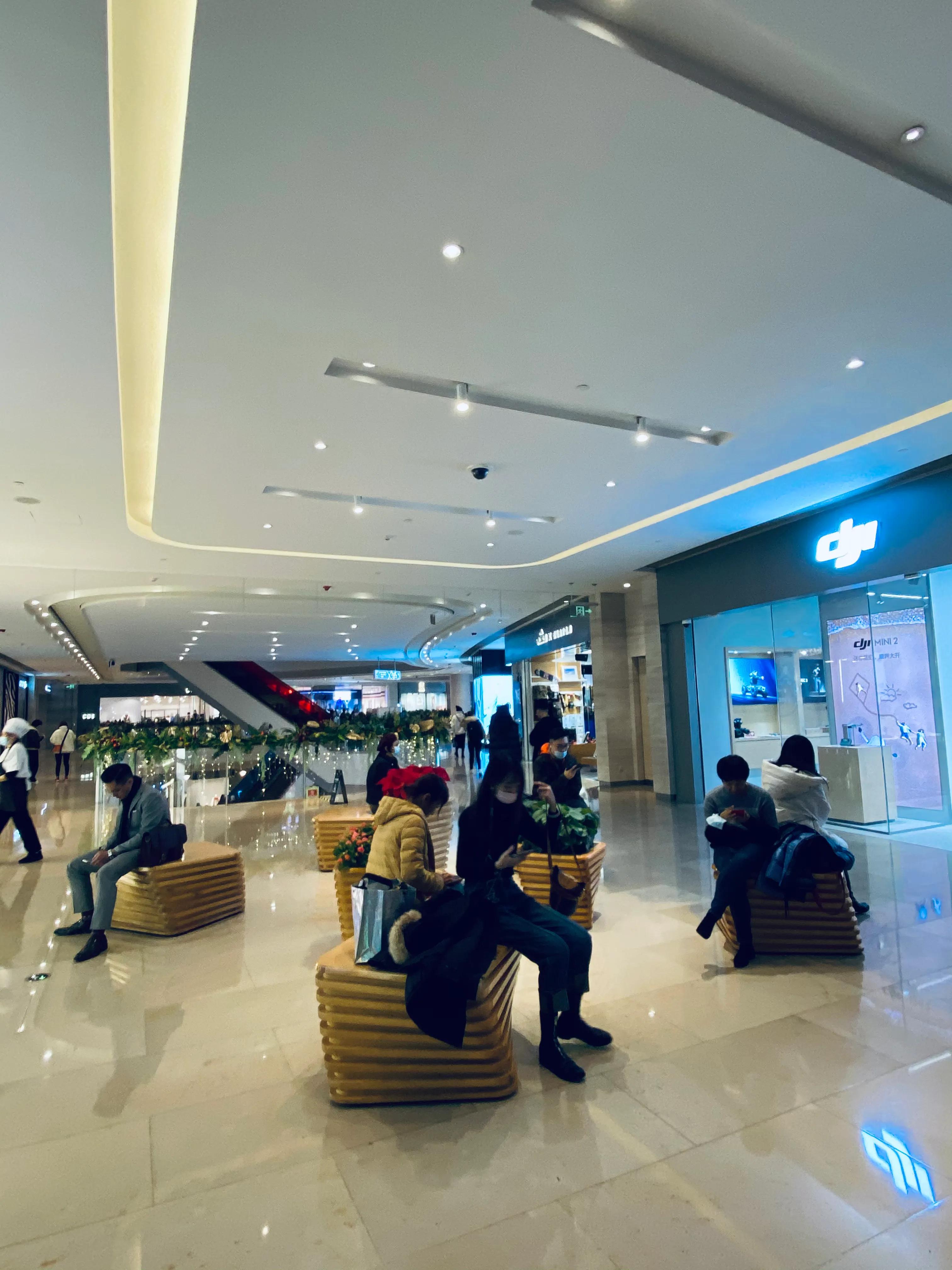 涓婃捣闈欏畨鍢夐噷涓績鏀荤暐,涓婃捣闈欏畨鍢夐噷涓績鍟嗗満