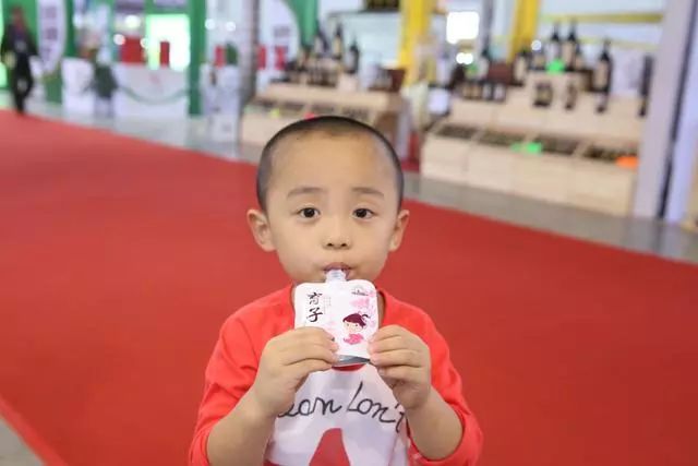 一岁了母乳不够又不吃奶粉怎么办,宝宝母乳不够喝奶粉吃要怎样吃