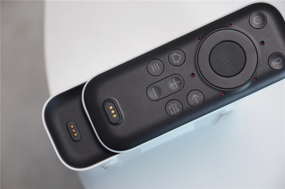 将电影院放进口袋里？天猫精灵“小白盒”便携智能投影仪评测