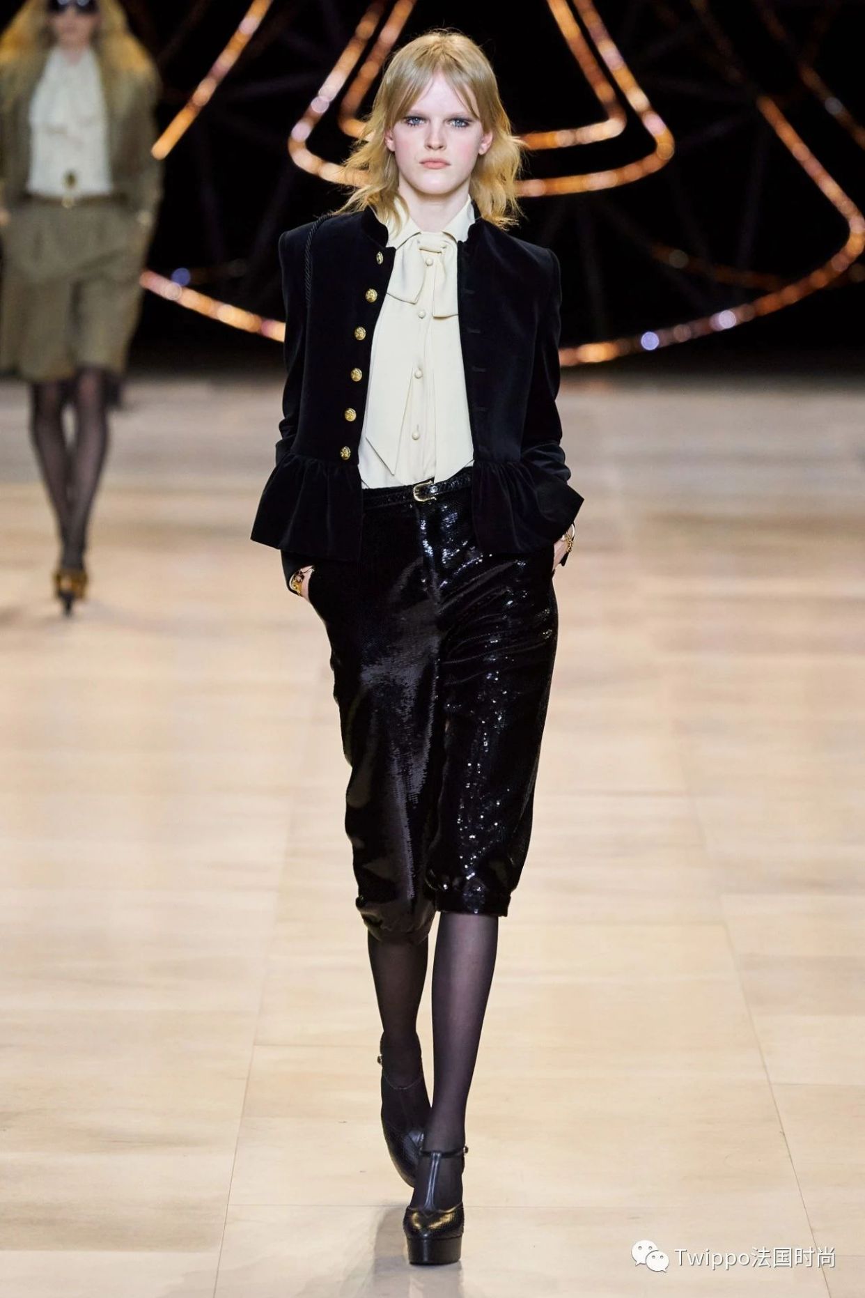 2020秋冬巴黎时装周givenchy秀场 (jacquemus 2020巴黎时装周秀场)