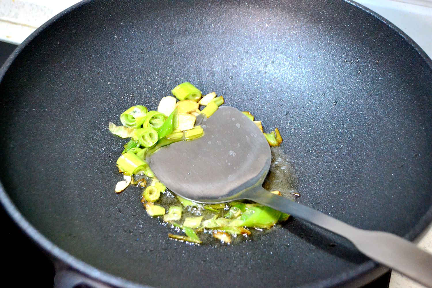 九阳不粘锅可以用铁铲吗,推荐一款不粘锅九阳