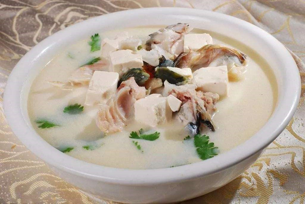 猪骨头墨鱼炖萝卜,墨鱼排骨萝卜可以一起炖吗