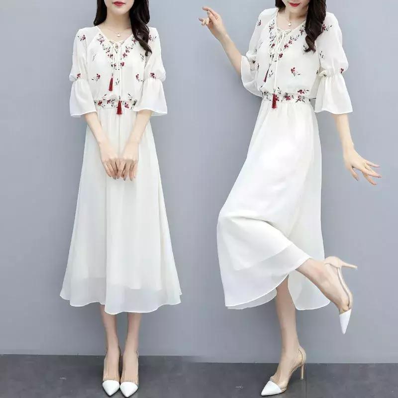 三伏穿的碎花连衣裙,现在的天气最适合穿这款连衣裙