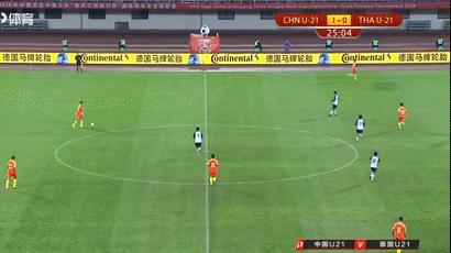 国足的花式失误,奇葩足球失误