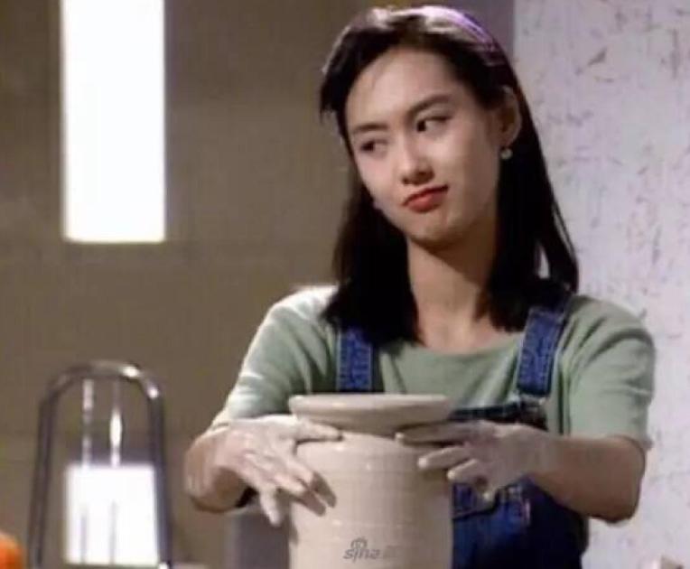 57岁周星驰历经4段感情，罗慧娟对他影响最为深，莫文蔚不计前嫌