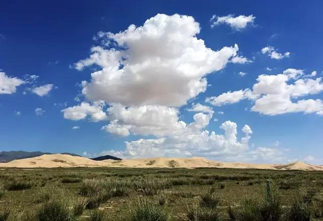 在公路旁随手一拍都是美景,中国有一条公路每一公里都是美景