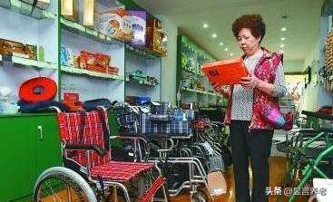 便宜智能轮椅多功能轮椅,实用电动轮椅让老人安全出行