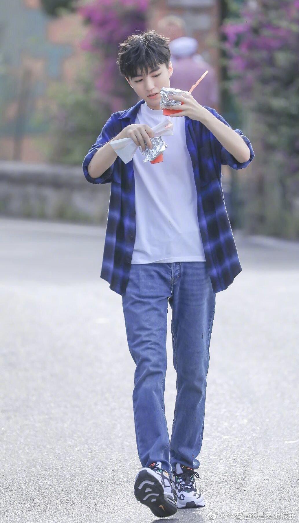 跟着明星学穿搭成熟秋冬男,穿搭男潮流最新款