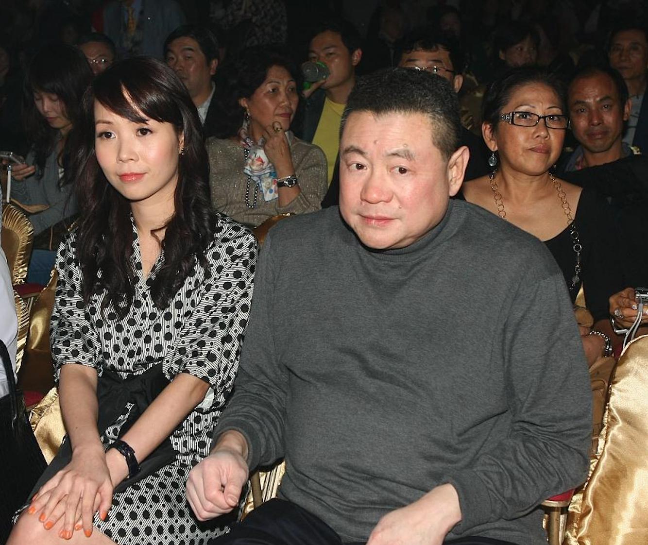 刘銮雄拍卖珍藏110瓶酒,刘銮雄拍卖76只爱马仕