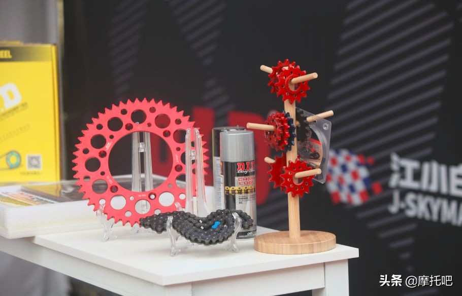 这摩托真好喝。。。不对....这酒真好骑！