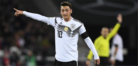 厄齐尔退出德国国家队,德媒披露厄齐尔与德国队的恩怨