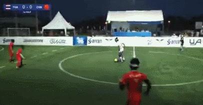 梅西开场81秒破门致敬国足,盲人国足的超强任意球