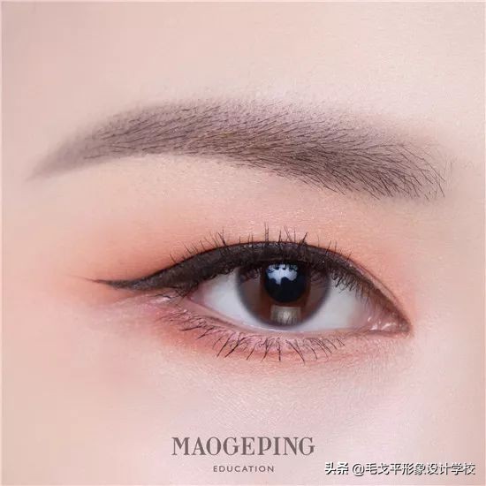 内双化眼妆使眼睛变大有神,眼妆怎样画得好看显得有神内双