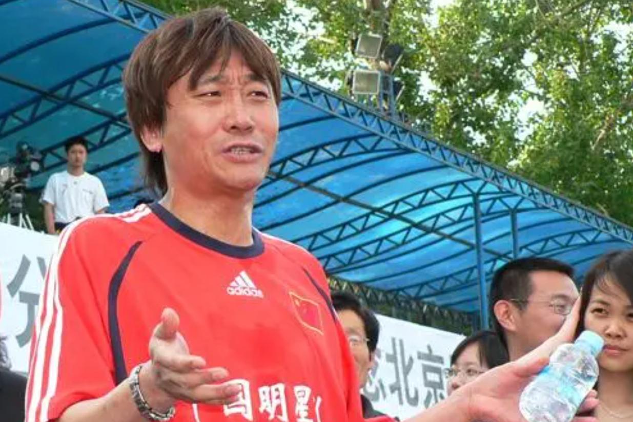 让那英苦恋10年，两个女人为他未婚生子，如今的高峰怎么样了？