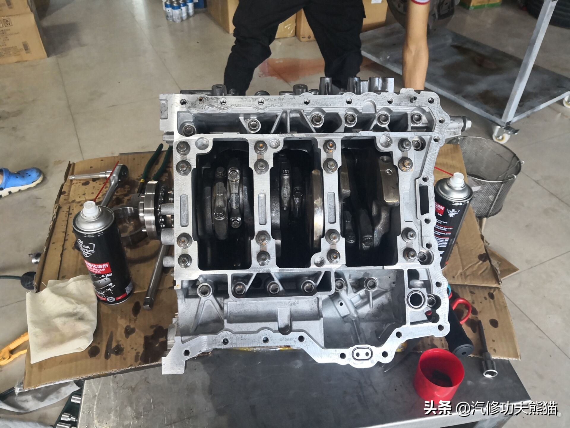 能拉动波音747的大众神车途锐烧机油治理，修完了又可以拉飞机了