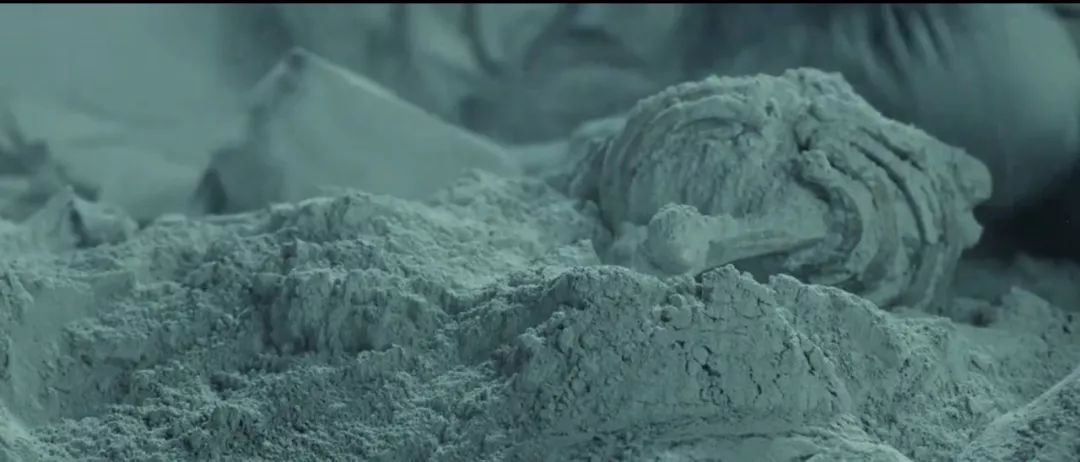 为了儿子放弃自己一生视频,一部非常感人的恐怖片