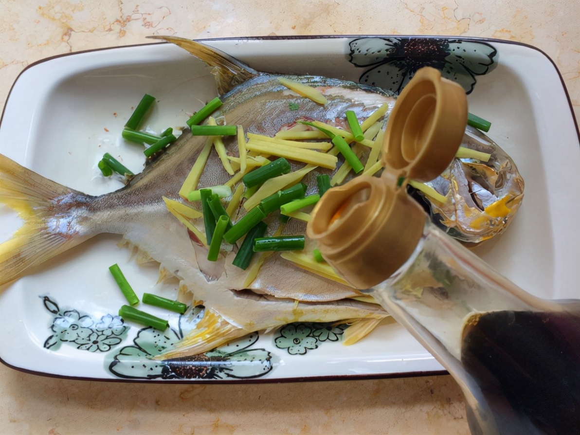 鲳鱼的处理方法清蒸鲳鱼,鲳鱼怎么吃有营养