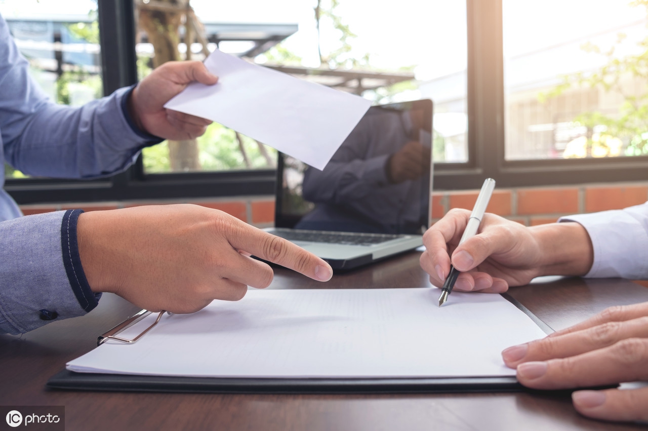 最简单的辞职信如何写范文,怎么写辞职信写得更好一些