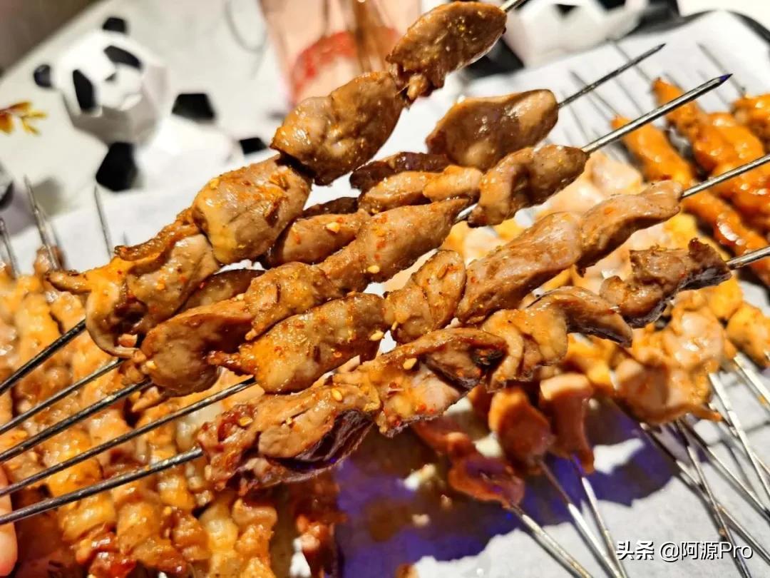 哈尔滨有上百家串店，凭什么他家天天排队，好像吃串不要钱似的！