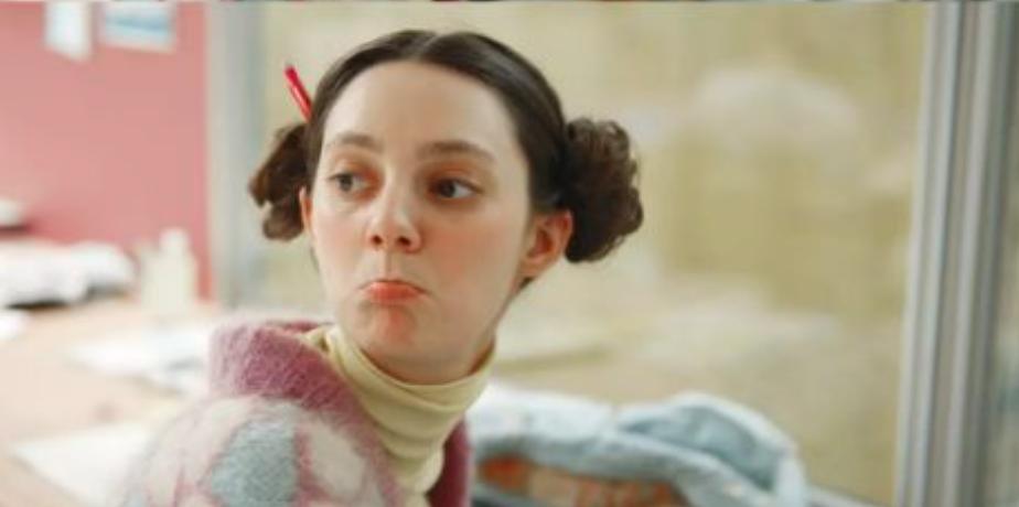 快上车|学校亏欠我们的生理课,这部英剧补齐了