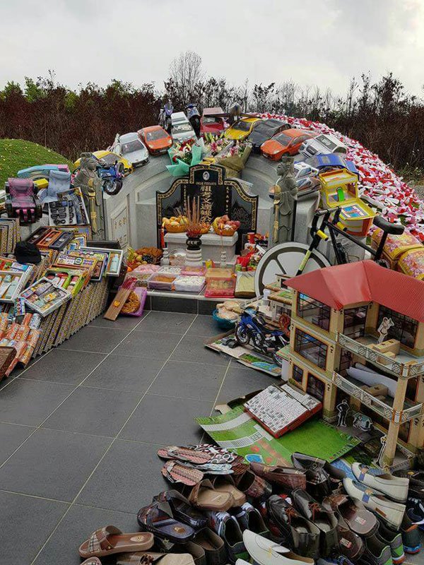 花100亿买纸，烧1000吨物欲｜中国人烧给故人的究竟是什么？