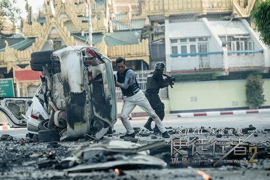 共患难的兄弟+不谈恋爱的硬核女主！让我今年第一次想为港片爆灯