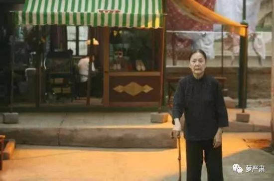 体面尊严,体面而有尊严地活着