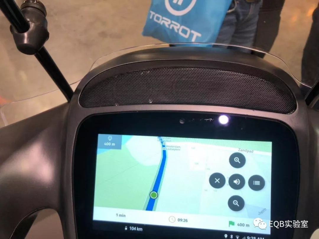 「米兰展独家」弯的电池？可当作充电宝的电池？外国人真会玩！