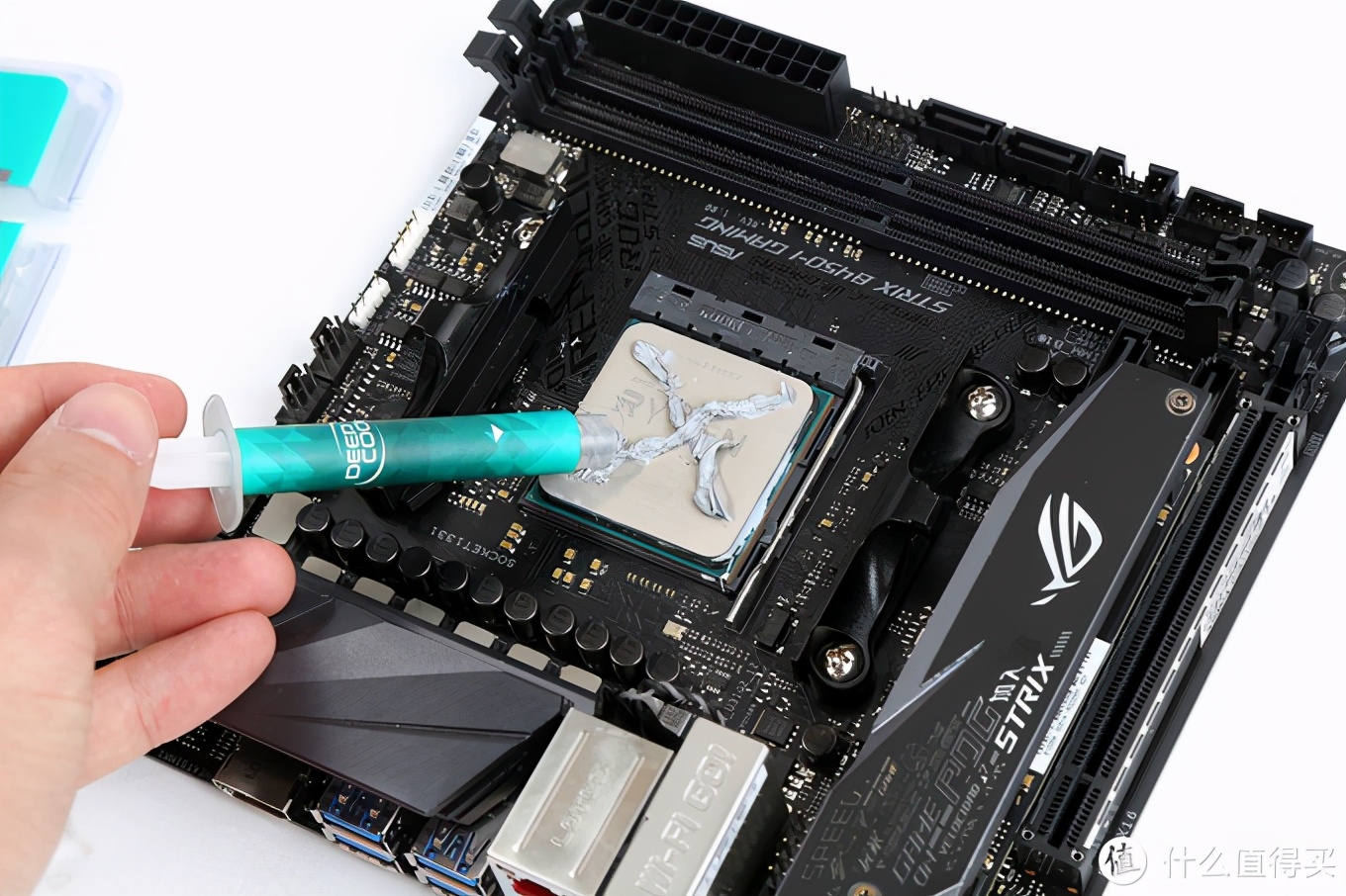 一台可以玩大型游戏的主机,可以拎起来的电脑主机