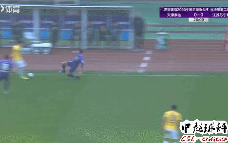 足协杯再现15人超大规模冲突,心疼运动员的瞬间