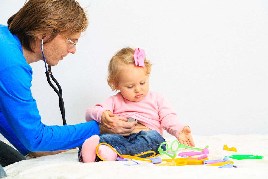 10个月宝宝坐婴儿车爬起来,10个月宝宝推车太晃