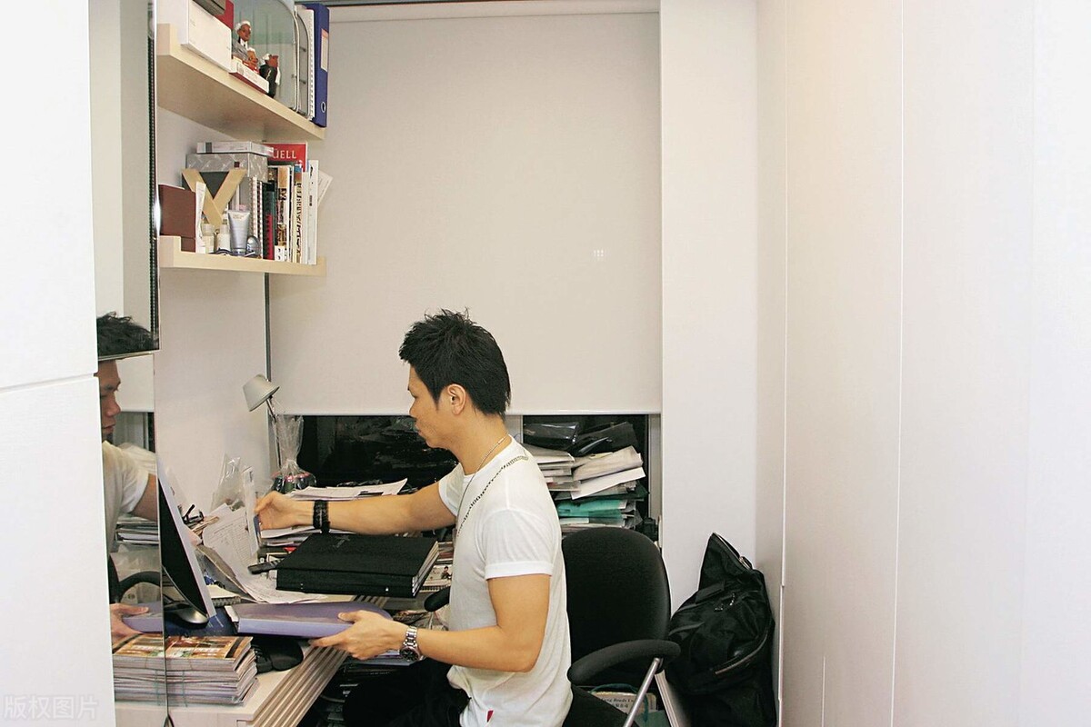 一女生被男生勒令掀起裙子，家长气愤，状告男生，却毁了自己女儿