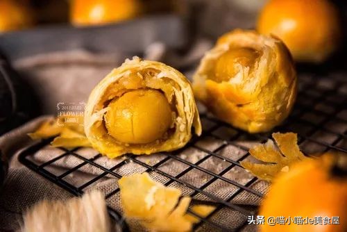 蛋黄酥手法视频,蛋黄酥换皮套路图解