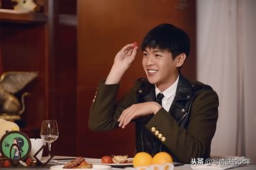 异地恋情侣见面拥吻,异地恋见面拥吻最火视频