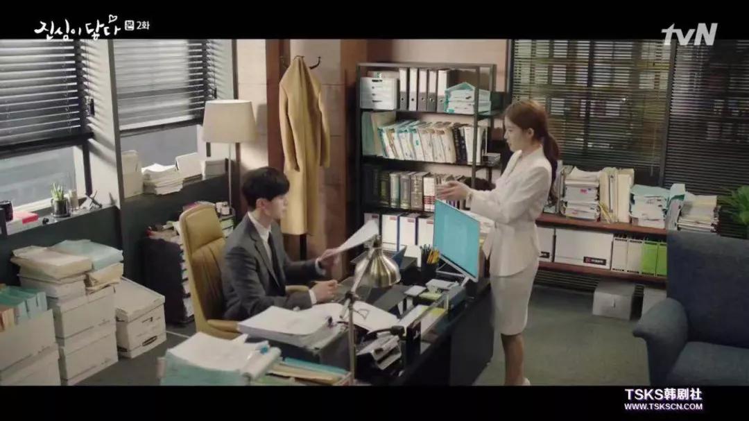 刘仁娜触及真心穿搭照,触及真心刘仁娜第一次去律所出场