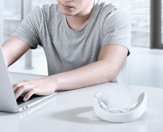 随身携带的颈椎按摩师，恒温42℃，15级力度调节，坐着躺着都能用