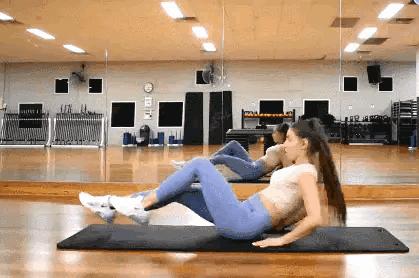 怎样使小腹平坦紧致运动简单一点,如何把小腹上的赘肉锻炼下去