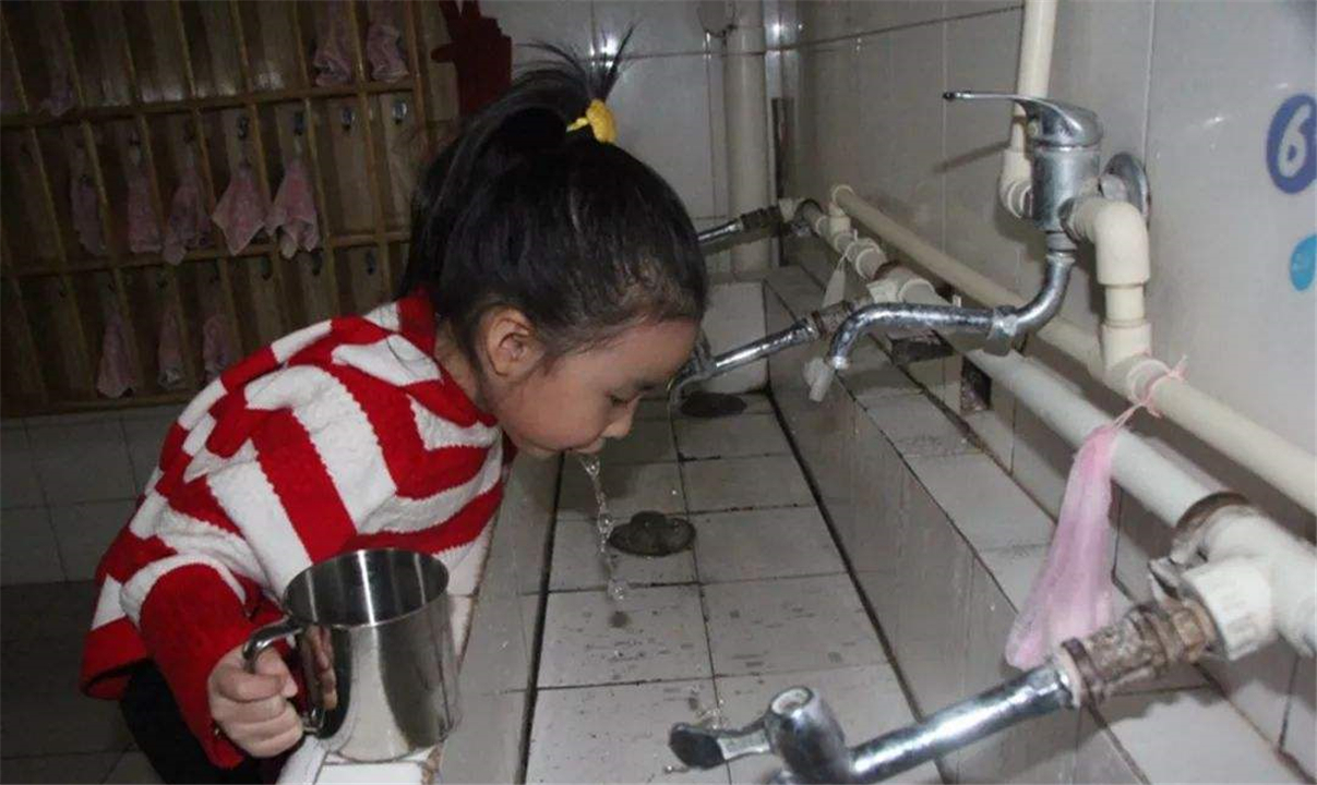 宝宝不小心吃了502胶水怎么办,一岁的宝宝误食502胶水