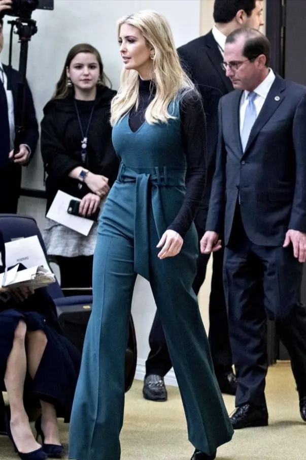 伊万卡穿露脐装图片,伊万卡最新亮相穿得太少女了