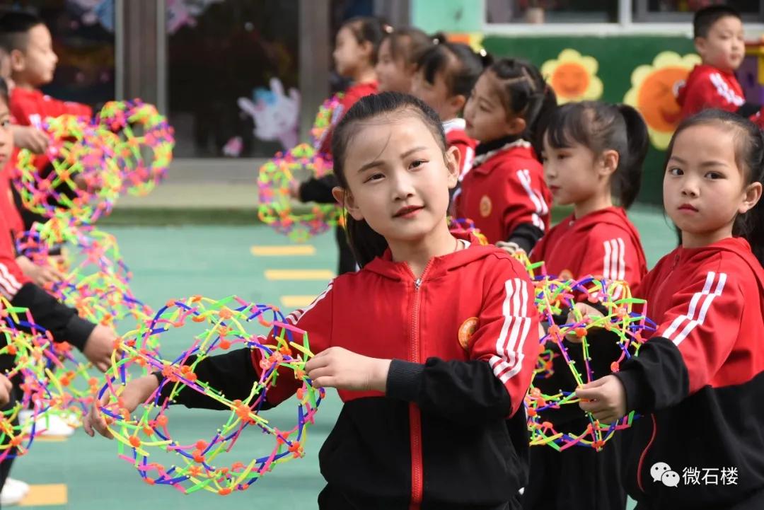 石楼县星星幼儿园举办2021年“萌娃运动展英姿星星向*党**梦飞扬”春季运动会