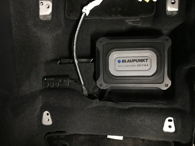 深圳丰田凯美瑞音响改装,东莞汽车音响改装第八代凯美瑞