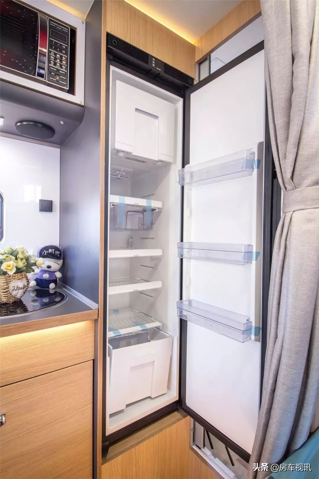 没有额头的皮卡房车,没有额头的背驮房车