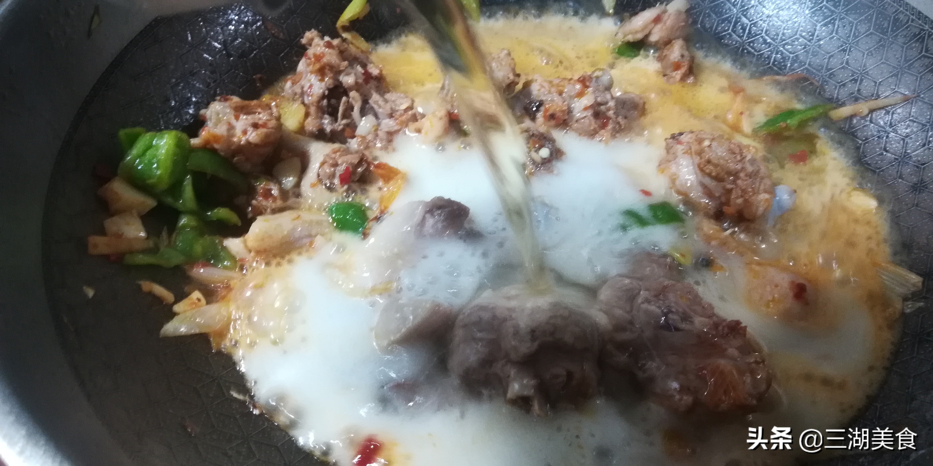 鸭肉炒青豆正宗做法,青豆炒鸭肉做法